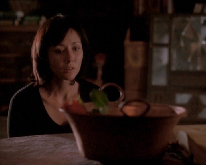 Charmed-Online_dot_net-1x01SomethingWiccaThisWayComes2068.jpg Charmed-Online_dot_net-1x01SomethingWiccaThisWayComes2068.jpg