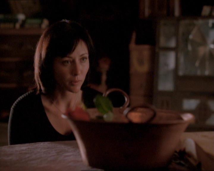 Charmed-Online_dot_net-1x01SomethingWiccaThisWayComes2071.jpg Charmed-Online_dot_net-1x01SomethingWiccaThisWayComes2071.jpg