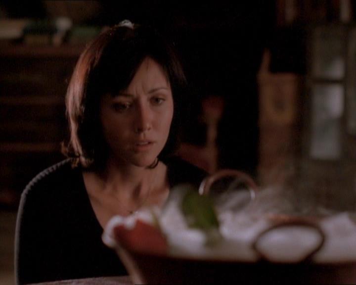 Charmed-Online_dot_net-1x01SomethingWiccaThisWayComes2078.jpg Charmed-Online_dot_net-1x01SomethingWiccaThisWayComes2078.jpg