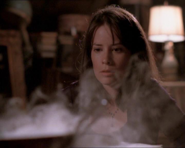 Charmed-Online_dot_net-1x01SomethingWiccaThisWayComes2080.jpg Charmed-Online_dot_net-1x01SomethingWiccaThisWayComes2080.jpg