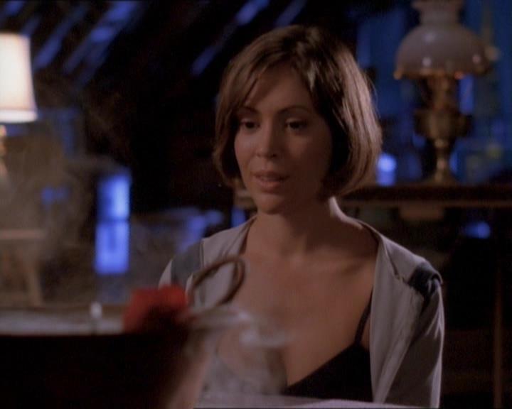 Charmed-Online_dot_net-1x01SomethingWiccaThisWayComes2081.jpg Charmed-Online_dot_net-1x01SomethingWiccaThisWayComes2081.jpg