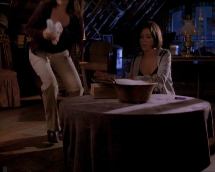 Charmed-Online_dot_net-1x01SomethingWiccaThisWayComes2098.jpg