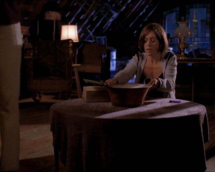 Charmed-Online_dot_net-1x01SomethingWiccaThisWayComes2099.jpg