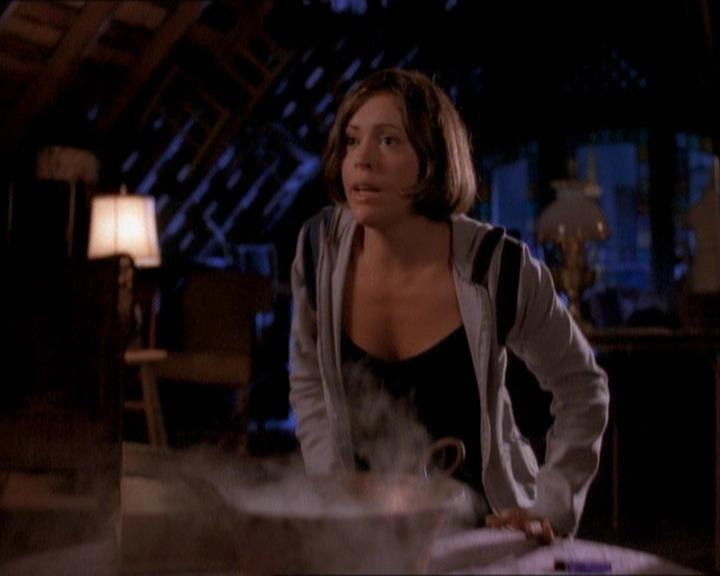 Charmed-Online_dot_net-1x01SomethingWiccaThisWayComes2103.jpg