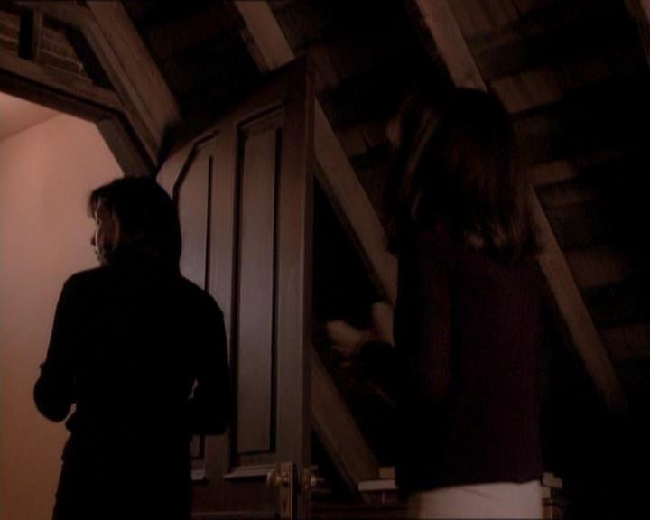 Charmed-Online_dot_net-1x01SomethingWiccaThisWayComes2104.jpg