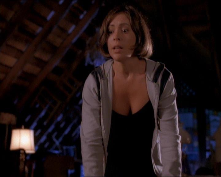 Charmed-Online_dot_net-1x01SomethingWiccaThisWayComes2105.jpg Charmed-Online_dot_net-1x01SomethingWiccaThisWayComes2105.jpg