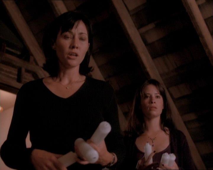 Charmed-Online_dot_net-1x01SomethingWiccaThisWayComes2110.jpg Charmed-Online_dot_net-1x01SomethingWiccaThisWayComes2110.jpg