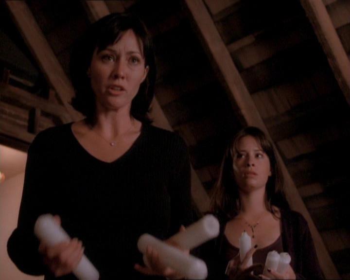 Charmed-Online_dot_net-1x01SomethingWiccaThisWayComes2111.jpg Charmed-Online_dot_net-1x01SomethingWiccaThisWayComes2111.jpg