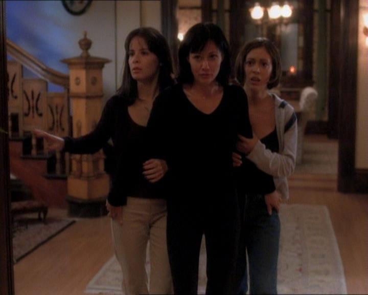 Charmed-Online_dot_net-1x01SomethingWiccaThisWayComes2127.jpg Charmed-Online_dot_net-1x01SomethingWiccaThisWayComes2127.jpg