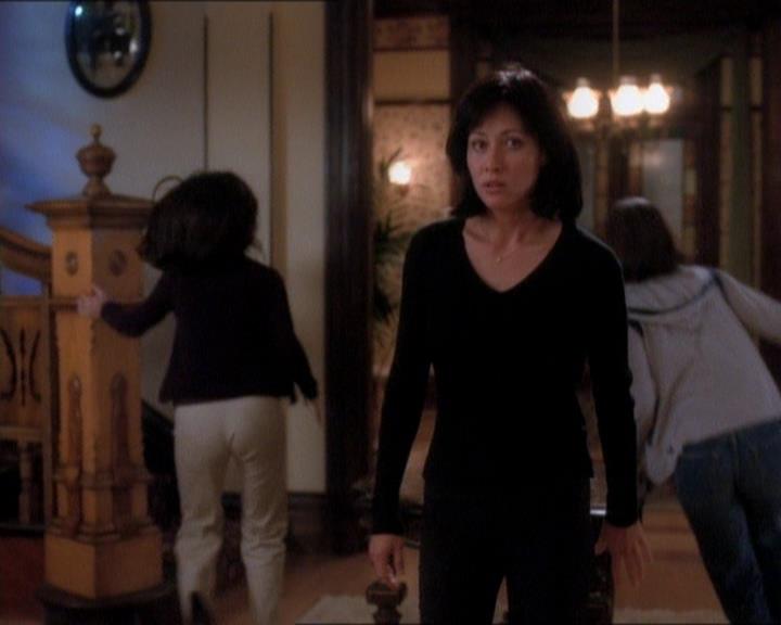 Charmed-Online_dot_net-1x01SomethingWiccaThisWayComes2131.jpg Charmed-Online_dot_net-1x01SomethingWiccaThisWayComes2131.jpg