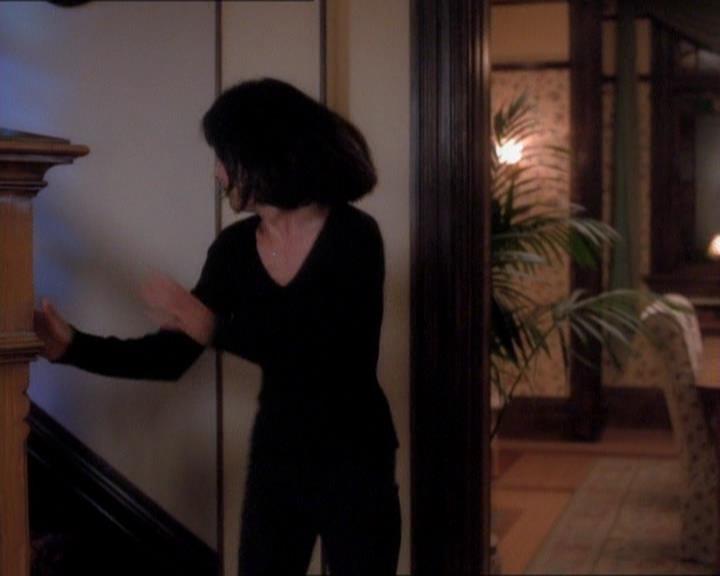 Charmed-Online_dot_net-1x01SomethingWiccaThisWayComes2140.jpg Charmed-Online_dot_net-1x01SomethingWiccaThisWayComes2140.jpg