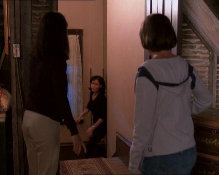 Charmed-Online_dot_net-1x01SomethingWiccaThisWayComes2142.jpg Charmed-Online_dot_net-1x01SomethingWiccaThisWayComes2142.jpg