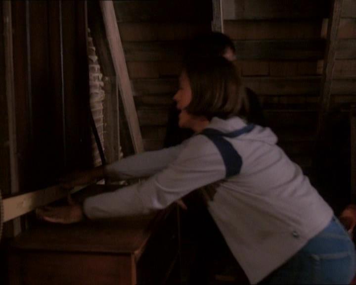 Charmed-Online_dot_net-1x01SomethingWiccaThisWayComes2150.jpg Charmed-Online_dot_net-1x01SomethingWiccaThisWayComes2150.jpg