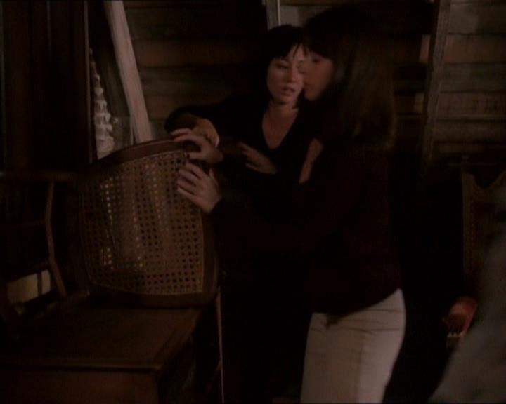 Charmed-Online_dot_net-1x01SomethingWiccaThisWayComes2152.jpg Charmed-Online_dot_net-1x01SomethingWiccaThisWayComes2152.jpg