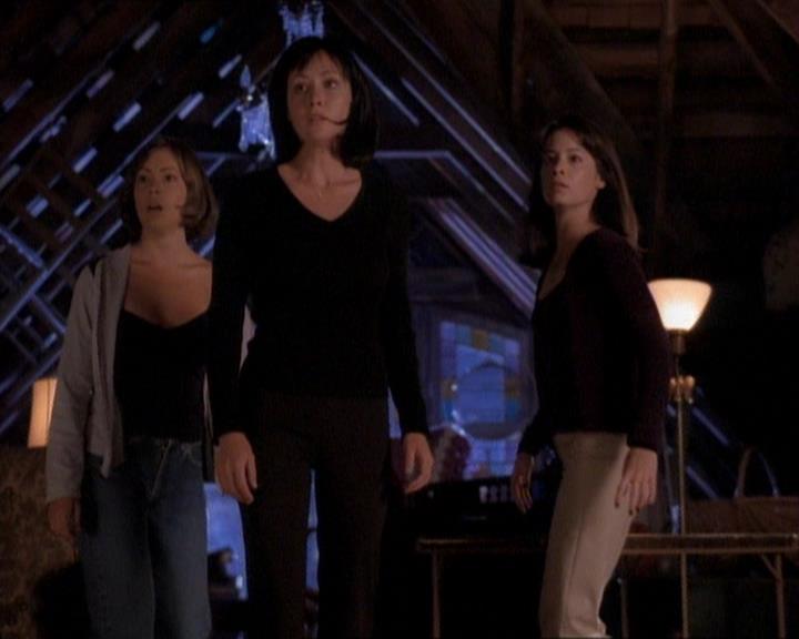 Charmed-Online_dot_net-1x01SomethingWiccaThisWayComes2156.jpg Charmed-Online_dot_net-1x01SomethingWiccaThisWayComes2156.jpg