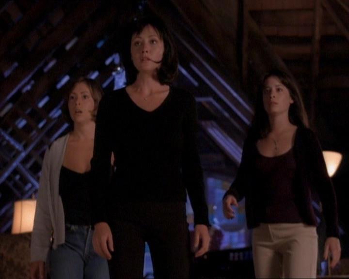 Charmed-Online_dot_net-1x01SomethingWiccaThisWayComes2157.jpg Charmed-Online_dot_net-1x01SomethingWiccaThisWayComes2157.jpg