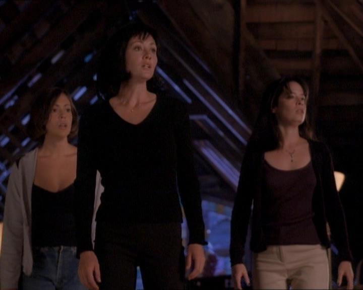 Charmed-Online_dot_net-1x01SomethingWiccaThisWayComes2158.jpg Charmed-Online_dot_net-1x01SomethingWiccaThisWayComes2158.jpg