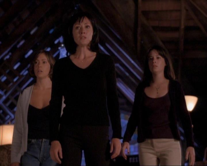 Charmed-Online_dot_net-1x01SomethingWiccaThisWayComes2160.jpg Charmed-Online_dot_net-1x01SomethingWiccaThisWayComes2160.jpg