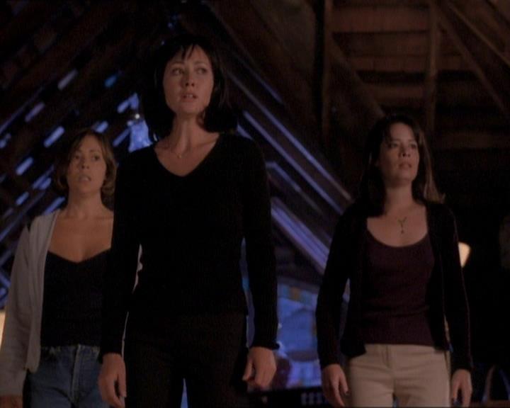 Charmed-Online_dot_net-1x01SomethingWiccaThisWayComes2171.jpg Charmed-Online_dot_net-1x01SomethingWiccaThisWayComes2171.jpg
