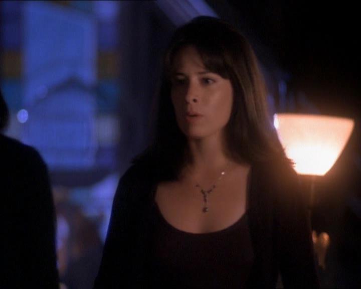 Charmed-Online_dot_net-1x01SomethingWiccaThisWayComes2172.jpg