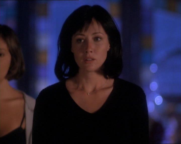 Charmed-Online_dot_net-1x01SomethingWiccaThisWayComes2173.jpg