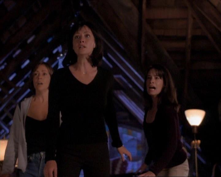 Charmed-Online_dot_net-1x01SomethingWiccaThisWayComes2176.jpg Charmed-Online_dot_net-1x01SomethingWiccaThisWayComes2176.jpg