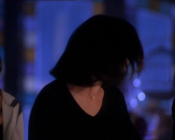 Charmed-Online_dot_net-1x01SomethingWiccaThisWayComes2179.jpg