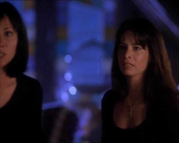 Charmed-Online_dot_net-1x01SomethingWiccaThisWayComes2180.jpg Charmed-Online_dot_net-1x01SomethingWiccaThisWayComes2180.jpg
