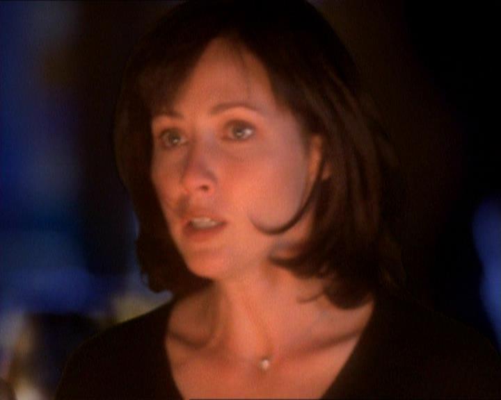Charmed-Online_dot_net-1x01SomethingWiccaThisWayComes2189.jpg Charmed-Online_dot_net-1x01SomethingWiccaThisWayComes2189.jpg