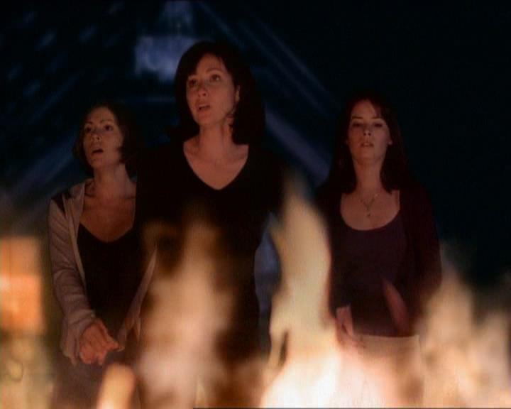 Charmed-Online_dot_net-1x01SomethingWiccaThisWayComes2192.jpg Charmed-Online_dot_net-1x01SomethingWiccaThisWayComes2192.jpg