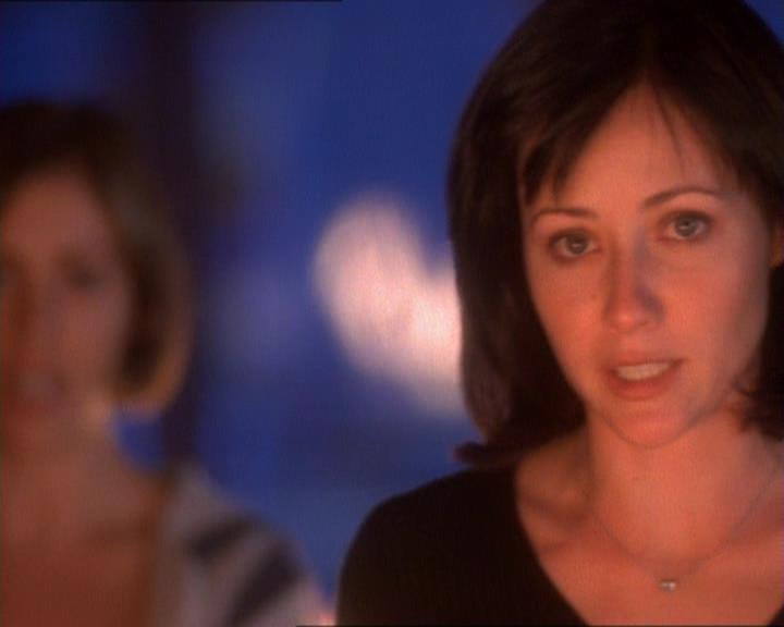 Charmed-Online_dot_net-1x01SomethingWiccaThisWayComes2196.jpg