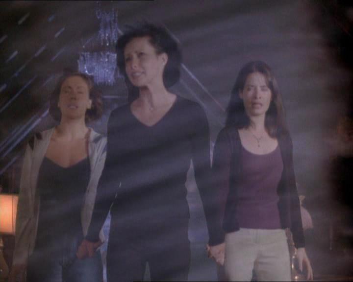 Charmed-Online_dot_net-1x01SomethingWiccaThisWayComes2202.jpg Charmed-Online_dot_net-1x01SomethingWiccaThisWayComes2202.jpg