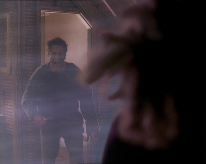 Charmed-Online_dot_net-1x01SomethingWiccaThisWayComes2203.jpg Charmed-Online_dot_net-1x01SomethingWiccaThisWayComes2203.jpg