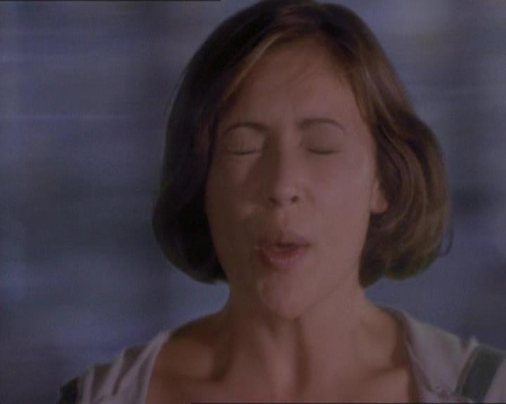 Charmed-Online_dot_net-1x01SomethingWiccaThisWayComes2205.jpg Charmed-Online_dot_net-1x01SomethingWiccaThisWayComes2205.jpg