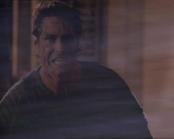 Charmed-Online_dot_net-1x01SomethingWiccaThisWayComes2210.jpg Charmed-Online_dot_net-1x01SomethingWiccaThisWayComes2210.jpg