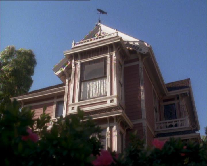 Charmed-Online_dot_net-1x01SomethingWiccaThisWayComes2233.jpg