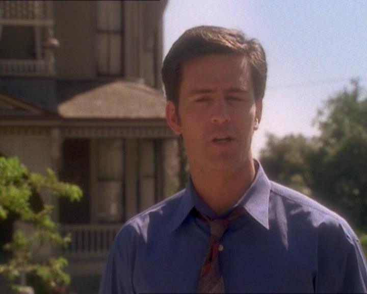 Charmed-Online_dot_net-1x01SomethingWiccaThisWayComes2267.jpg Charmed-Online_dot_net-1x01SomethingWiccaThisWayComes2267.jpg