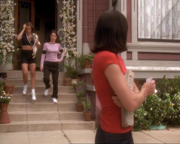 Charmed-Online_dot_net-1x01SomethingWiccaThisWayComes2304.jpg