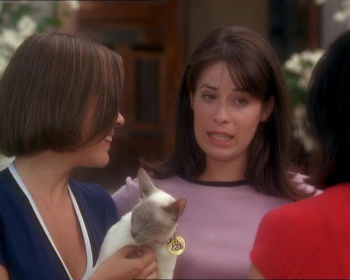 Charmed-Online_dot_net-1x01SomethingWiccaThisWayComes2316.jpg Charmed-Online_dot_net-1x01SomethingWiccaThisWayComes2316.jpg