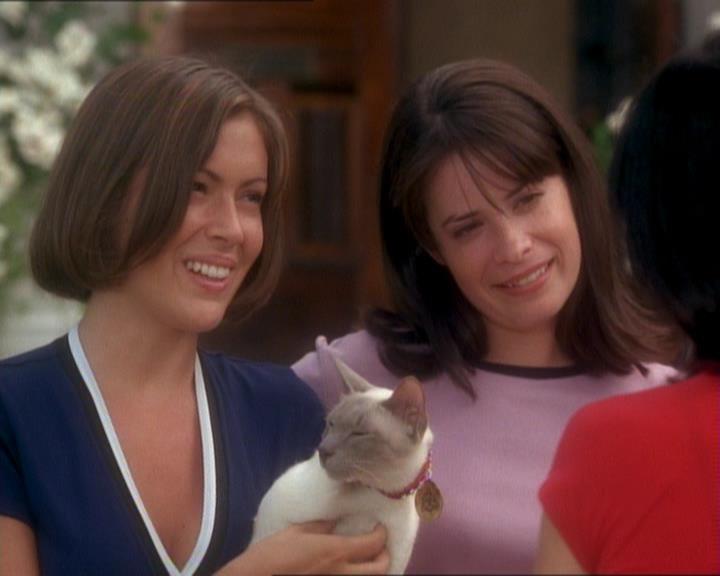 Charmed-Online_dot_net-1x01SomethingWiccaThisWayComes2331.jpg Charmed-Online_dot_net-1x01SomethingWiccaThisWayComes2331.jpg