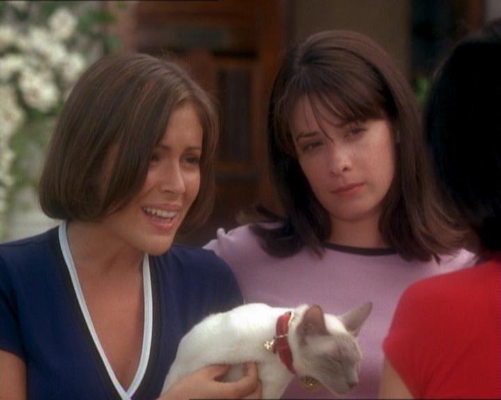 Charmed-Online_dot_net-1x01SomethingWiccaThisWayComes2335.jpg Charmed-Online_dot_net-1x01SomethingWiccaThisWayComes2335.jpg