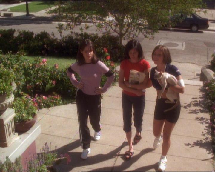 Charmed-Online_dot_net-1x01SomethingWiccaThisWayComes2340.jpg Charmed-Online_dot_net-1x01SomethingWiccaThisWayComes2340.jpg