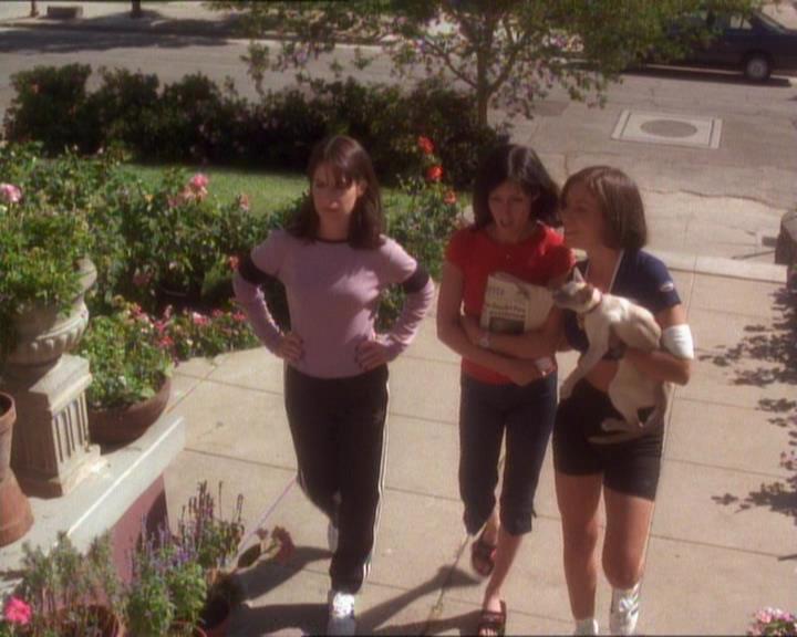 Charmed-Online_dot_net-1x01SomethingWiccaThisWayComes2341.jpg Charmed-Online_dot_net-1x01SomethingWiccaThisWayComes2341.jpg