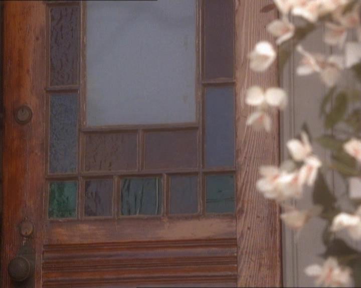 Charmed-Online_dot_net-1x01SomethingWiccaThisWayComes2355.jpg Charmed-Online_dot_net-1x01SomethingWiccaThisWayComes2355.jpg