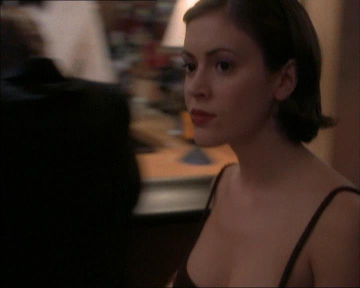 Charmed-Online_dot_net-1x02IveGotYouUnderMySkin0020.jpg Charmed-Online_dot_net-1x02IveGotYouUnderMySkin0020.jpg
