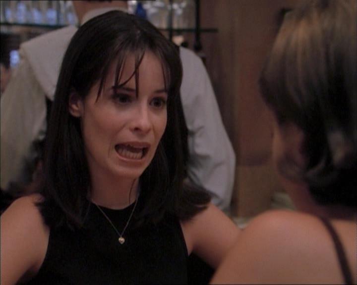 Charmed-Online_dot_net-1x02IveGotYouUnderMySkin0076.jpg