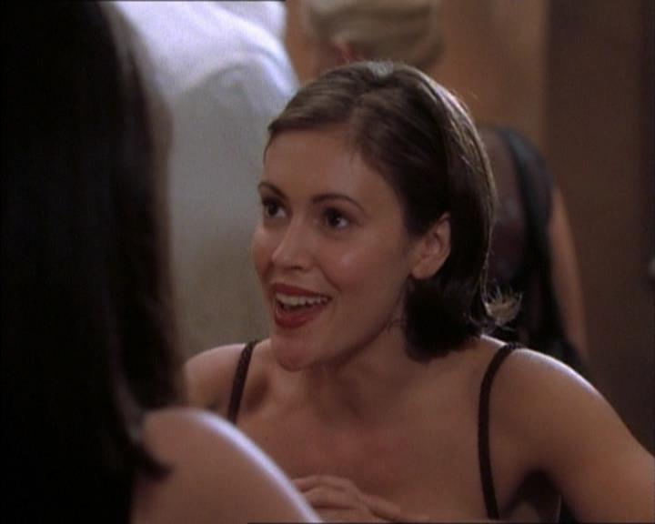 Charmed-Online_dot_net-1x02IveGotYouUnderMySkin0078.jpg Charmed-Online_dot_net-1x02IveGotYouUnderMySkin0078.jpg