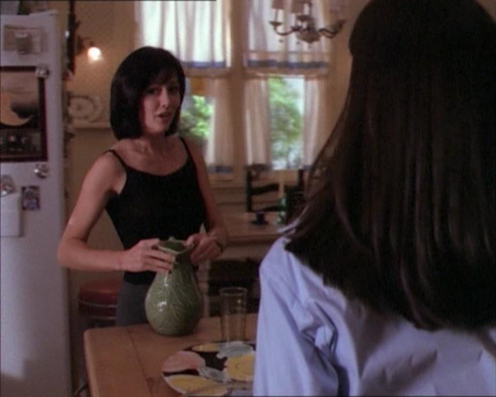 Charmed-Online_dot_net-1x02IveGotYouUnderMySkin0301.jpg Charmed-Online_dot_net-1x02IveGotYouUnderMySkin0301.jpg