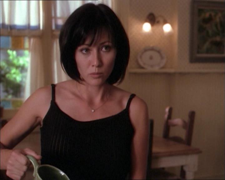 Charmed-Online_dot_net-1x02IveGotYouUnderMySkin0307.jpg Charmed-Online_dot_net-1x02IveGotYouUnderMySkin0307.jpg