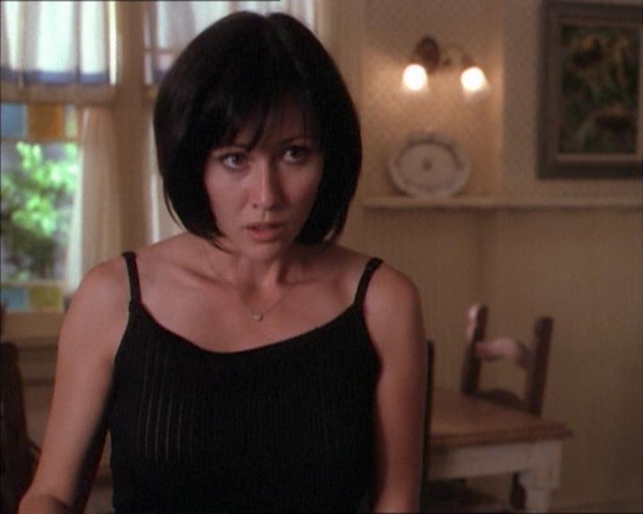 Charmed-Online_dot_net-1x02IveGotYouUnderMySkin0309.jpg Charmed-Online_dot_net-1x02IveGotYouUnderMySkin0309.jpg